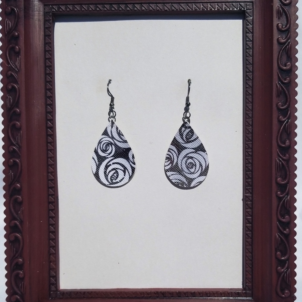 💎Handmade Black Rose Earrings